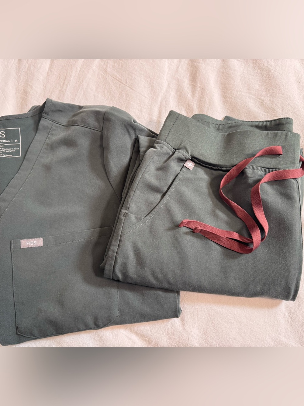 FIGS Women’s Olive Green Scrub Set